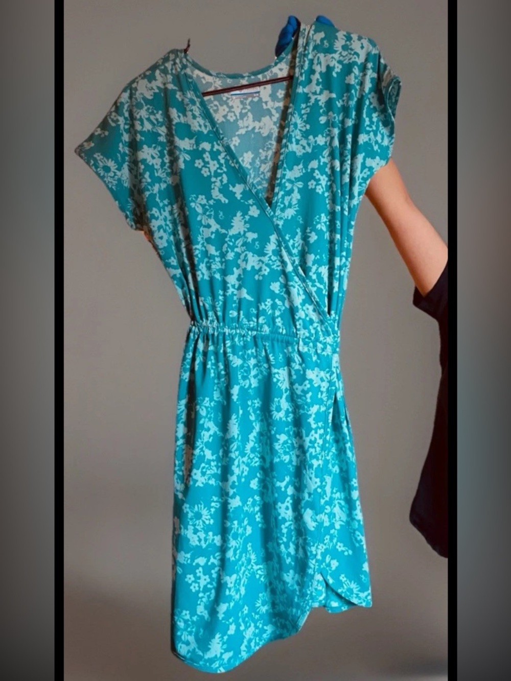 Women’s Columbia Dress Top Mini Size Medium Floral Turquoise Wrap White Summer